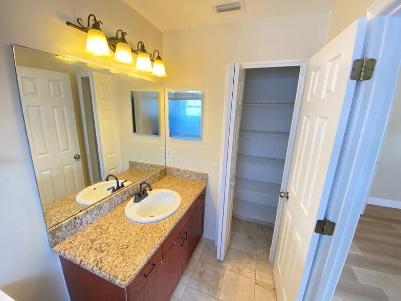 Building Photo - 1019 Great Shady Ln