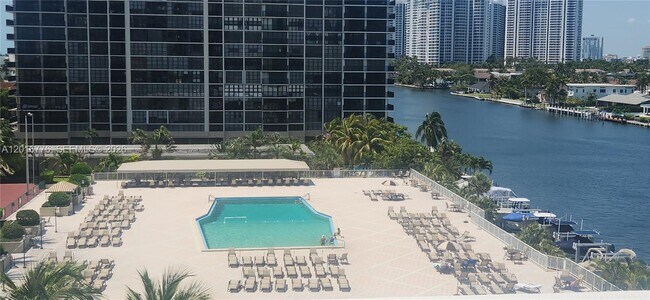 Building Photo - 1985 S Ocean Dr