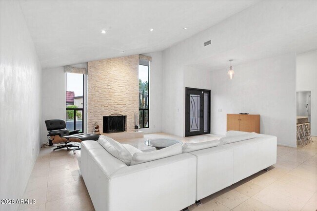 Building Photo - 7922 E Crestwood Way