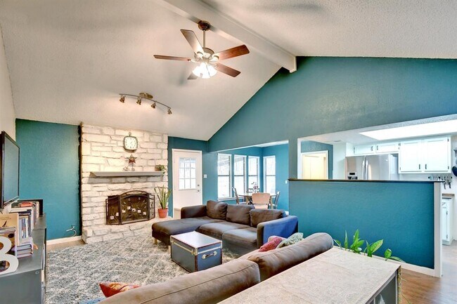 Building Photo - 506 S Mt Rushmore Dr
