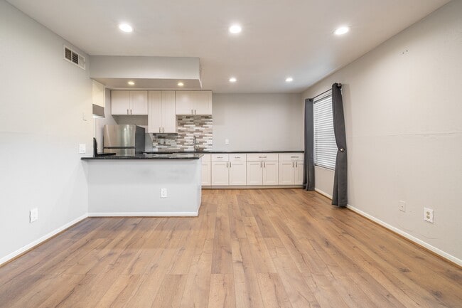 Building Photo - 2750 Holly Hall St