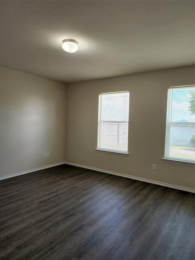 Building Photo - 18016 Honey Locust Ln