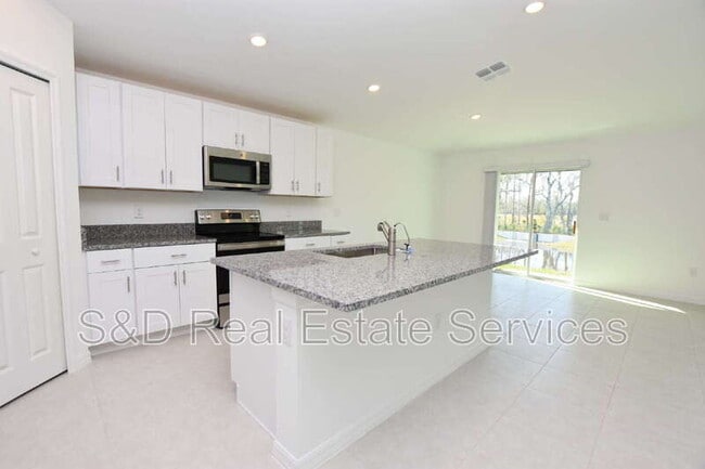 Building Photo - 1940 Red Lp