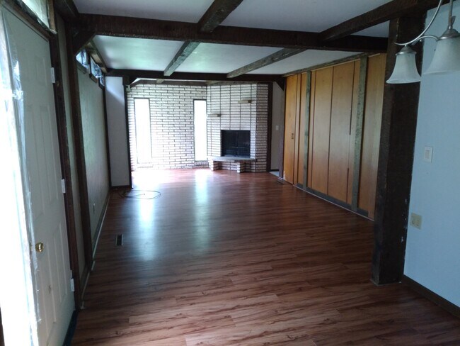 Building Photo - 1888 Spaulding Rd