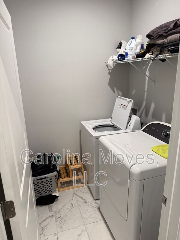 Building Photo - 717 Isleworth Ln