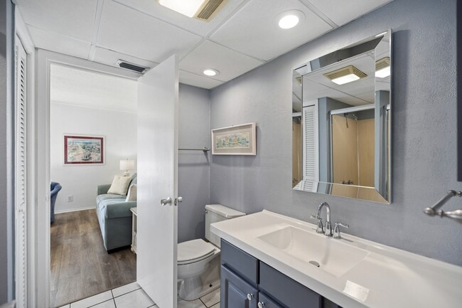 Building Photo - 775 Gulf Shore Dr