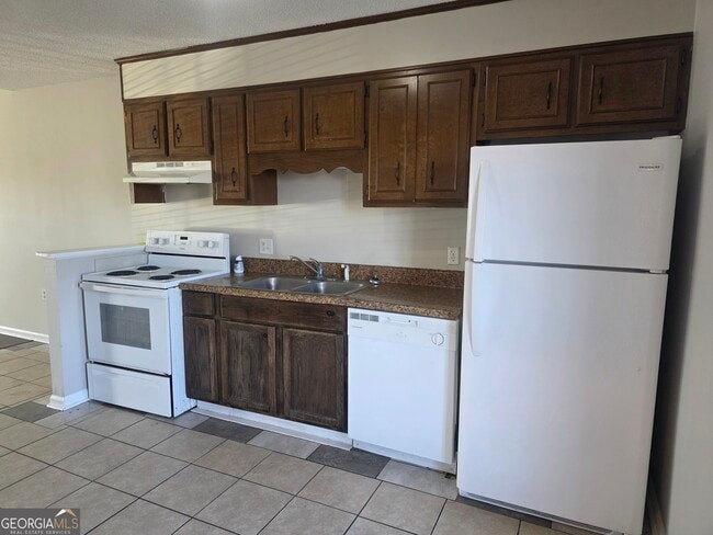 Building Photo - 230 Lanier Dr