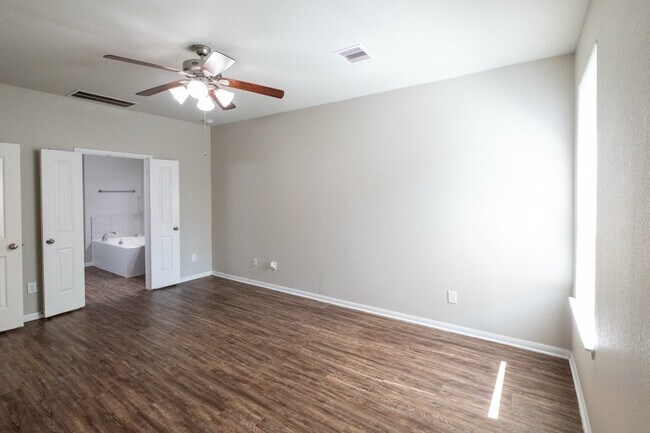 Building Photo - 17039 Amarose Dr