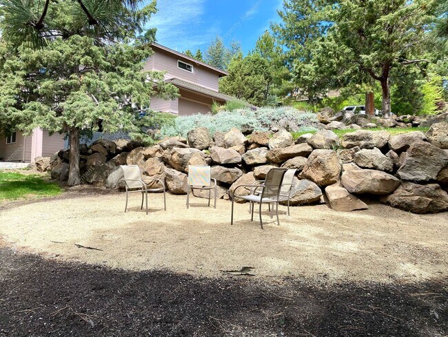 Building Photo - Elegant Awbrey Butte Home | Unfurnished | ...