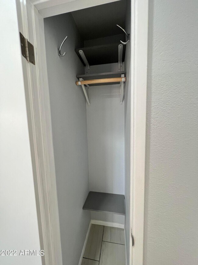 Building Photo - 2235 E Victory Dr