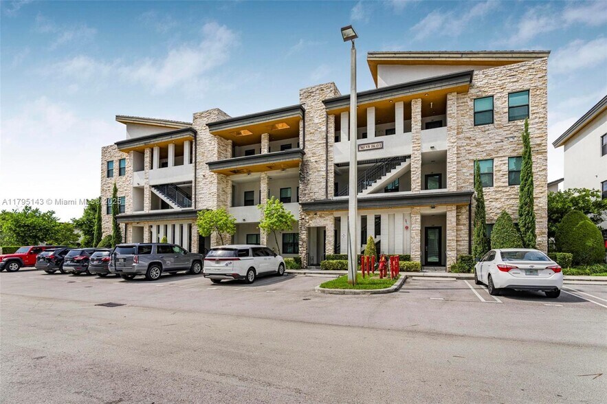 Primary Photo - 7865 NW 104th Ave