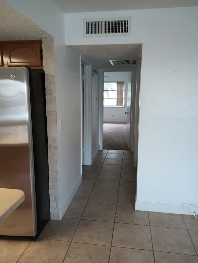 Building Photo - 1235 S Highland Ave