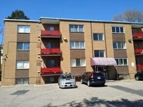 Building Photo - 116 Bradlee St
