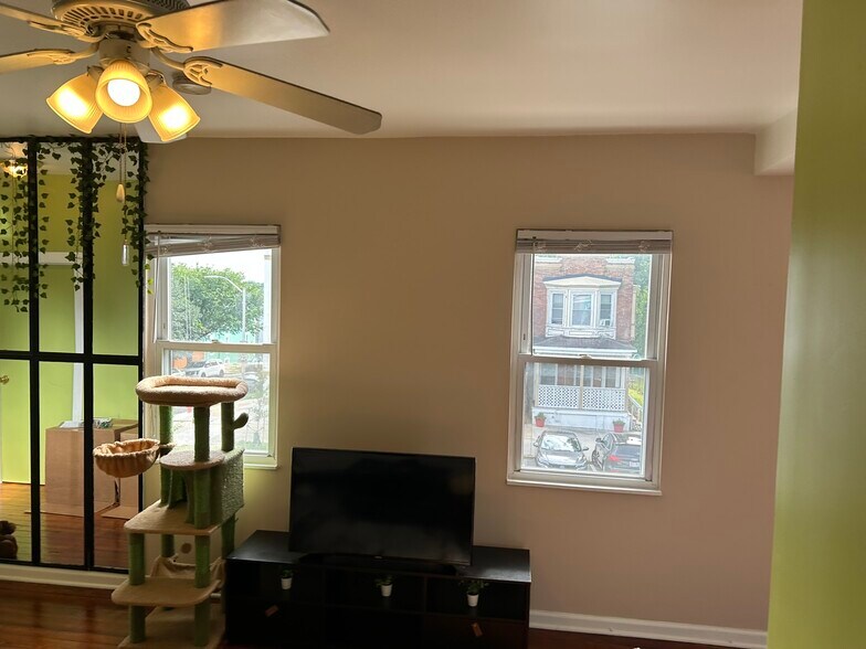 Building Photo - 3001 Huntingdon Ave