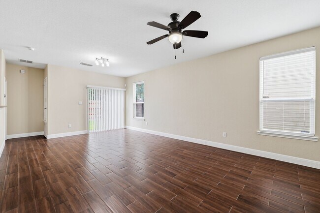 Building Photo - Updated Home with Office and Open Layout