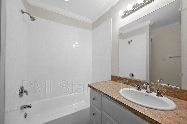 Building Photo - 1321 Casa Vale Dr
