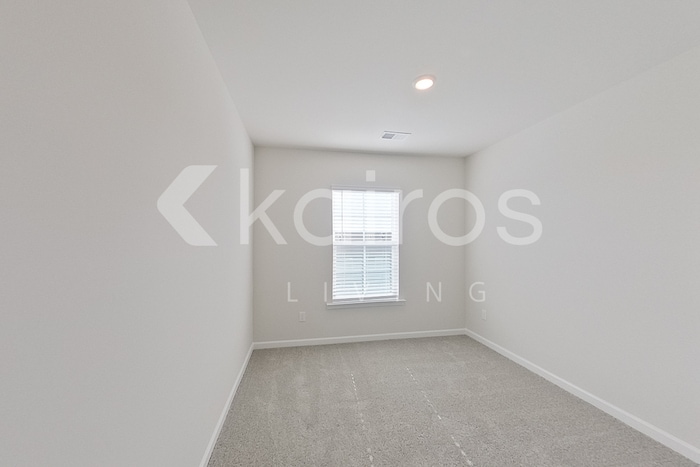 Building Photo - 2461 Banyan Cir