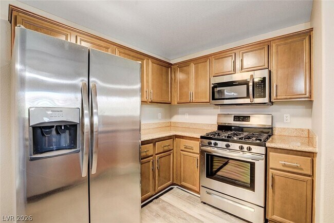 Building Photo - 7701 W Robindale Rd