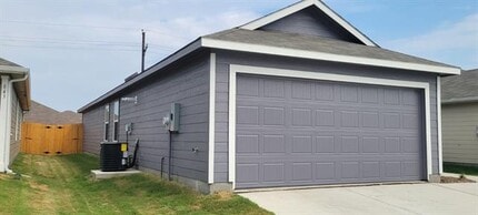 Building Photo - 903 Ponderosa Ln