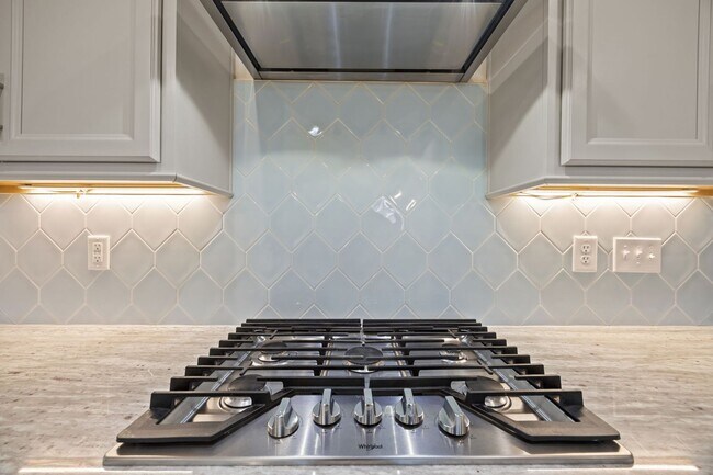 Building Photo - Beautiful, Gorgeous, New Contruction, 5 Bedroom, Garage, Bonus Room, Office, Pet Friendly!