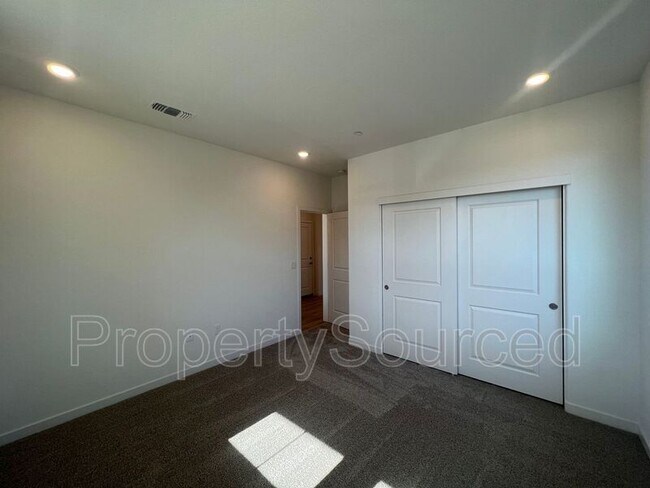 Building Photo - 1029 Pipit St