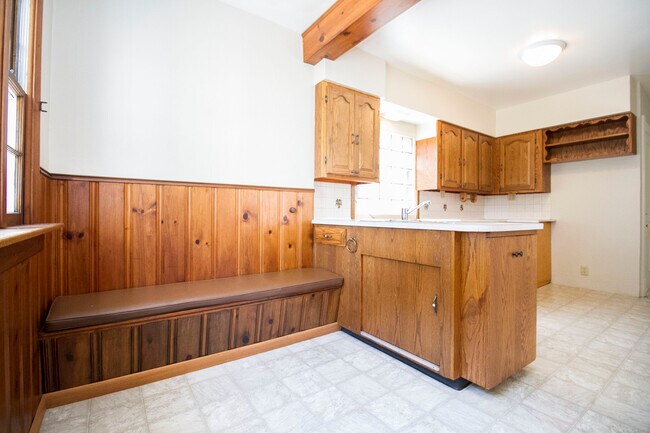 Building Photo - 513 Hampton Ave