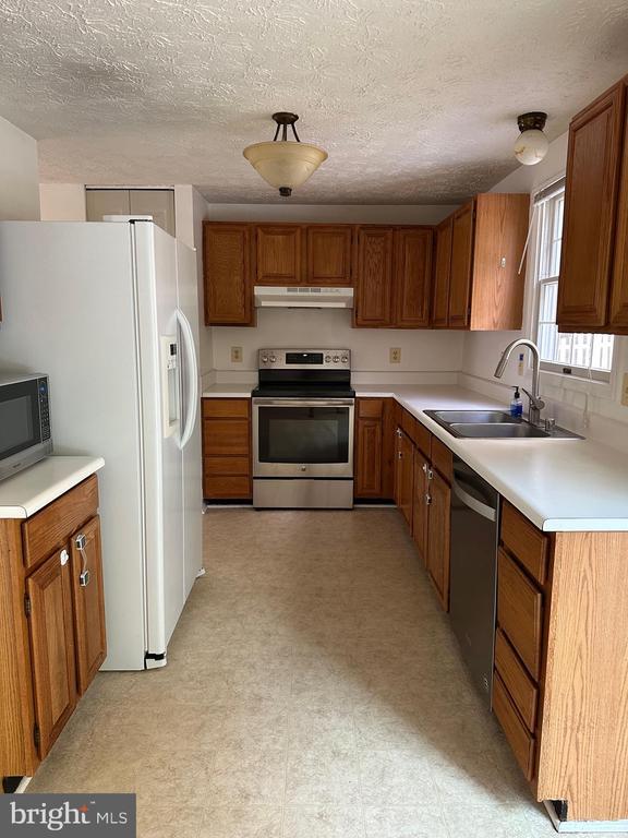 Building Photo - 4313 Lamarre Dr