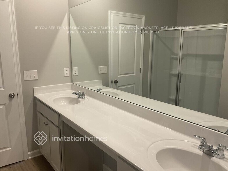 Building Photo - 513 Almere Dr