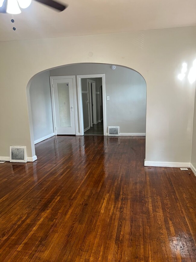 Building Photo - 45 S Linwood Ave