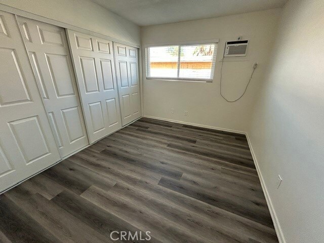 Building Photo - 685 E Vista Chino