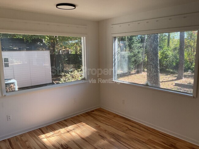 Building Photo - 2114 Crestline Dr