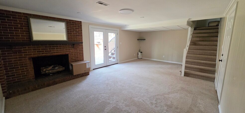 Building Photo - 1010 Damon Dr