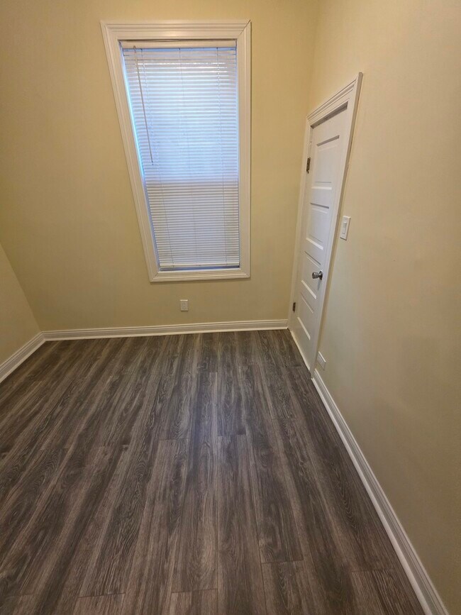 Building Photo - 10548 S Ave J