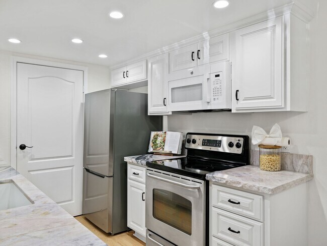 Building Photo - 12023 Alta Carmel Ct