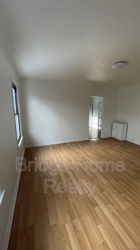 Building Photo - 319 N Balph Ave