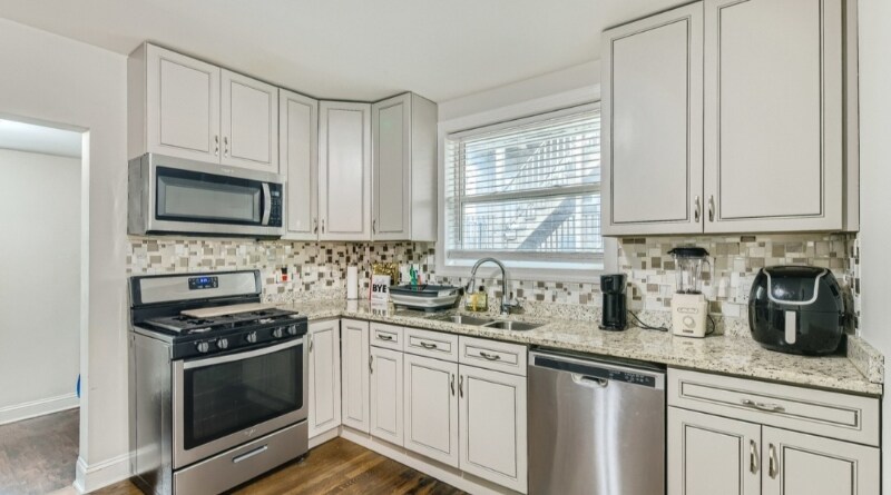 Building Photo - 125 S 6th Ave