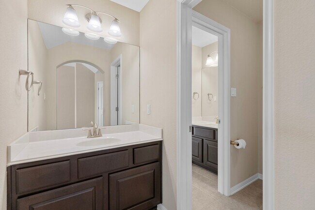 Building Photo - 2406 Sweetwater Ln