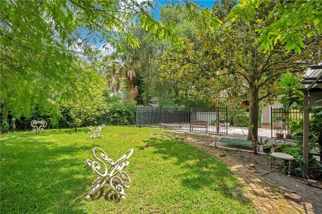 Building Photo - Queen Anne Victorian Estate