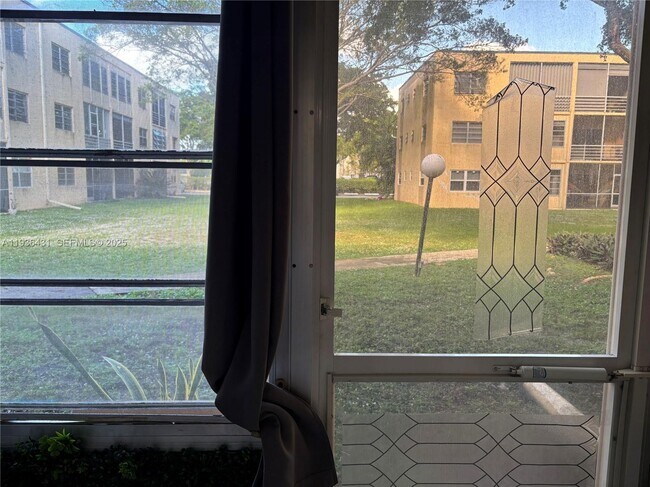 Building Photo - 351 Cambridge Rd