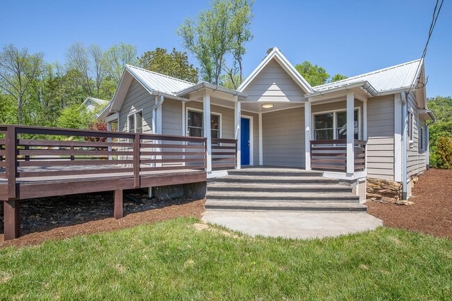 Building Photo - Fantastic 1930s Cottage - Renovated Top to Bottom