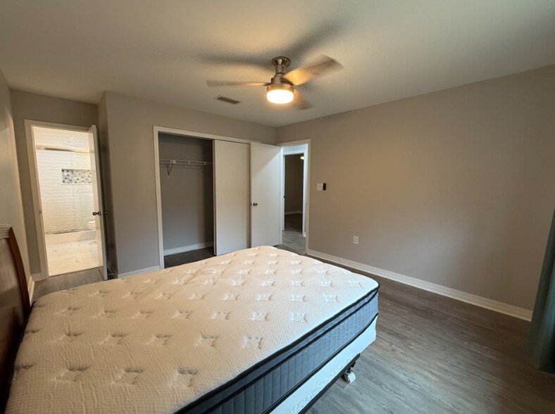 Building Photo - 1810 Valparaiso Blvd