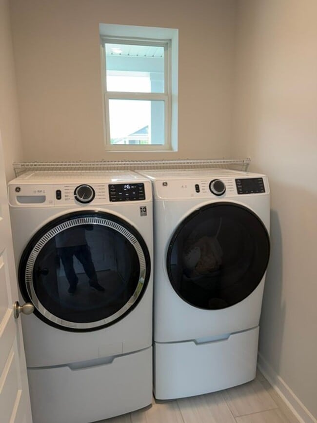 Building Photo - 1037 Royal Gorge Private Ct