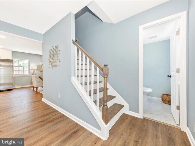 Building Photo - 1305 Peachtree Ct