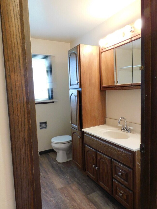 Building Photo - Beautiful 3 bedroom 2 bath Single Family H...