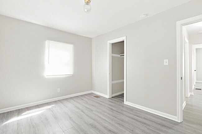 Building Photo - 108 Columbian Ave