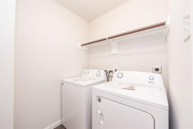 Building Photo - 2922 Orchid Ranch Dr