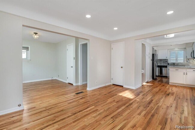 Building Photo - 3426 Chester Rd