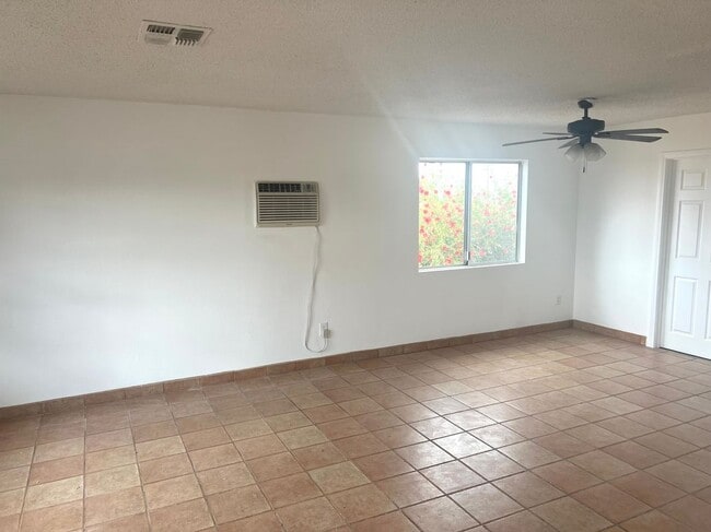 Building Photo - 58573 Sunflower Dr