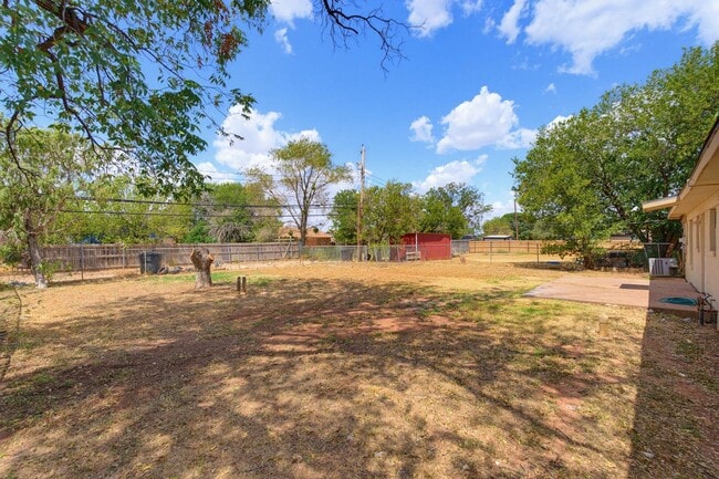 Building Photo - 618 S La Salle Dr