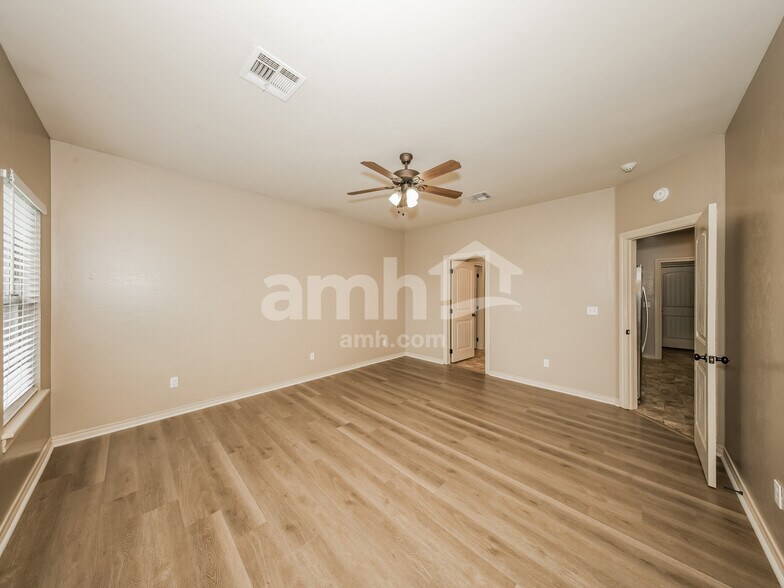 Building Photo - 8809 SW 46th St